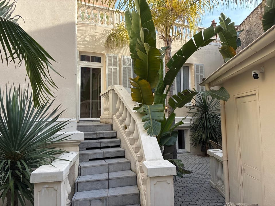 Villa les Fougeres Studio jardin Apartment in Cannes