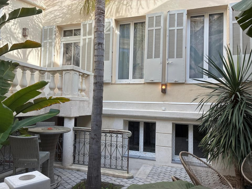 Villa les Fougeres Studio jardin Apartment in Cannes