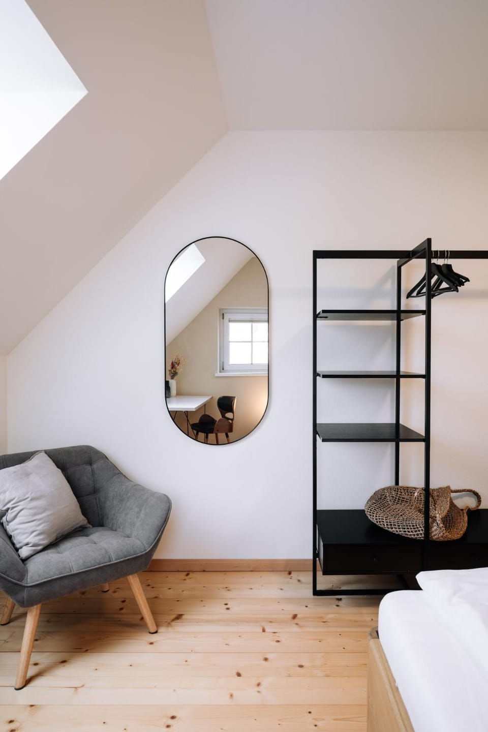 Photo of the whole room, Bedroom