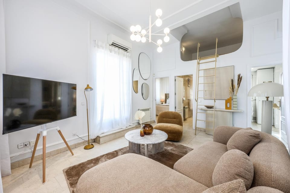 TV and multimedia, Kitchen or kitchenette, Living room, Seating area, Dining area, air conditioner
