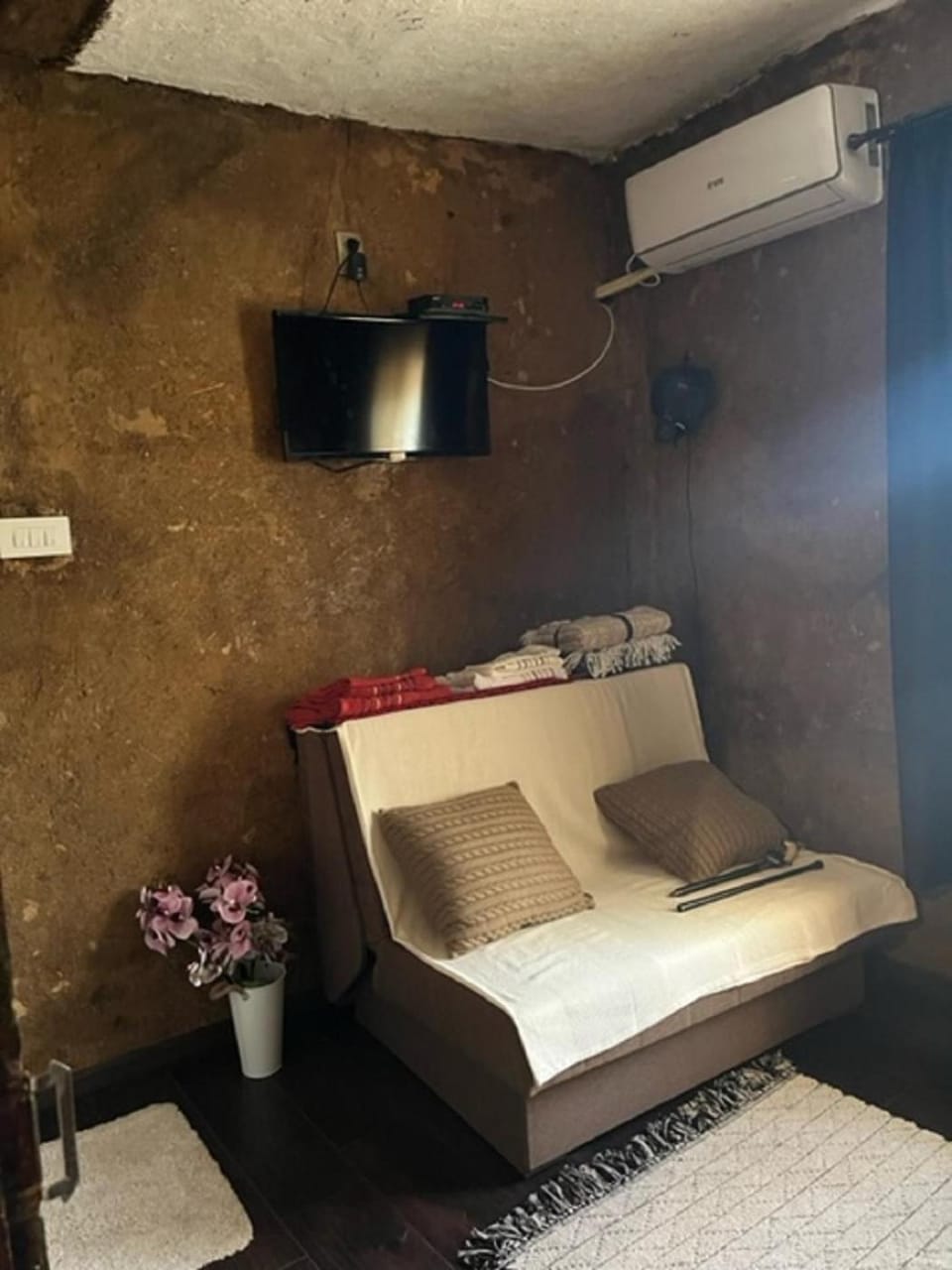 Bedroom, air conditioner