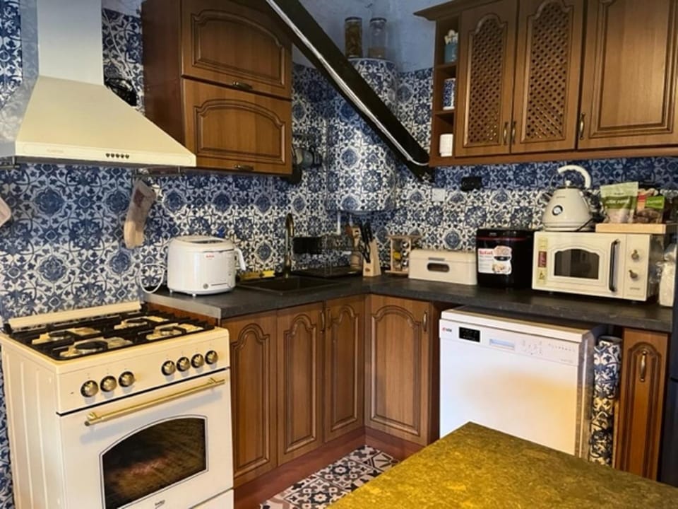 Communal kitchen, kitchen