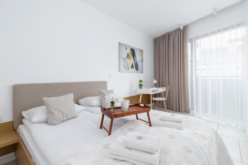 Bed, Photo of the whole room, Seating area, Bedroom, towels
