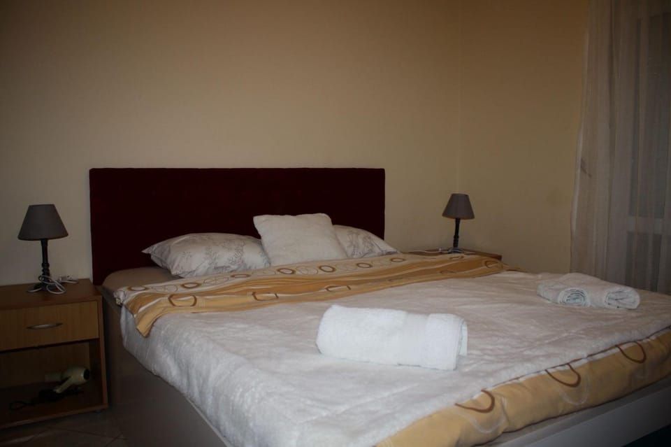 Studio on the coast, with a view of the sunrise,free we-fi Apartment in Dobrota