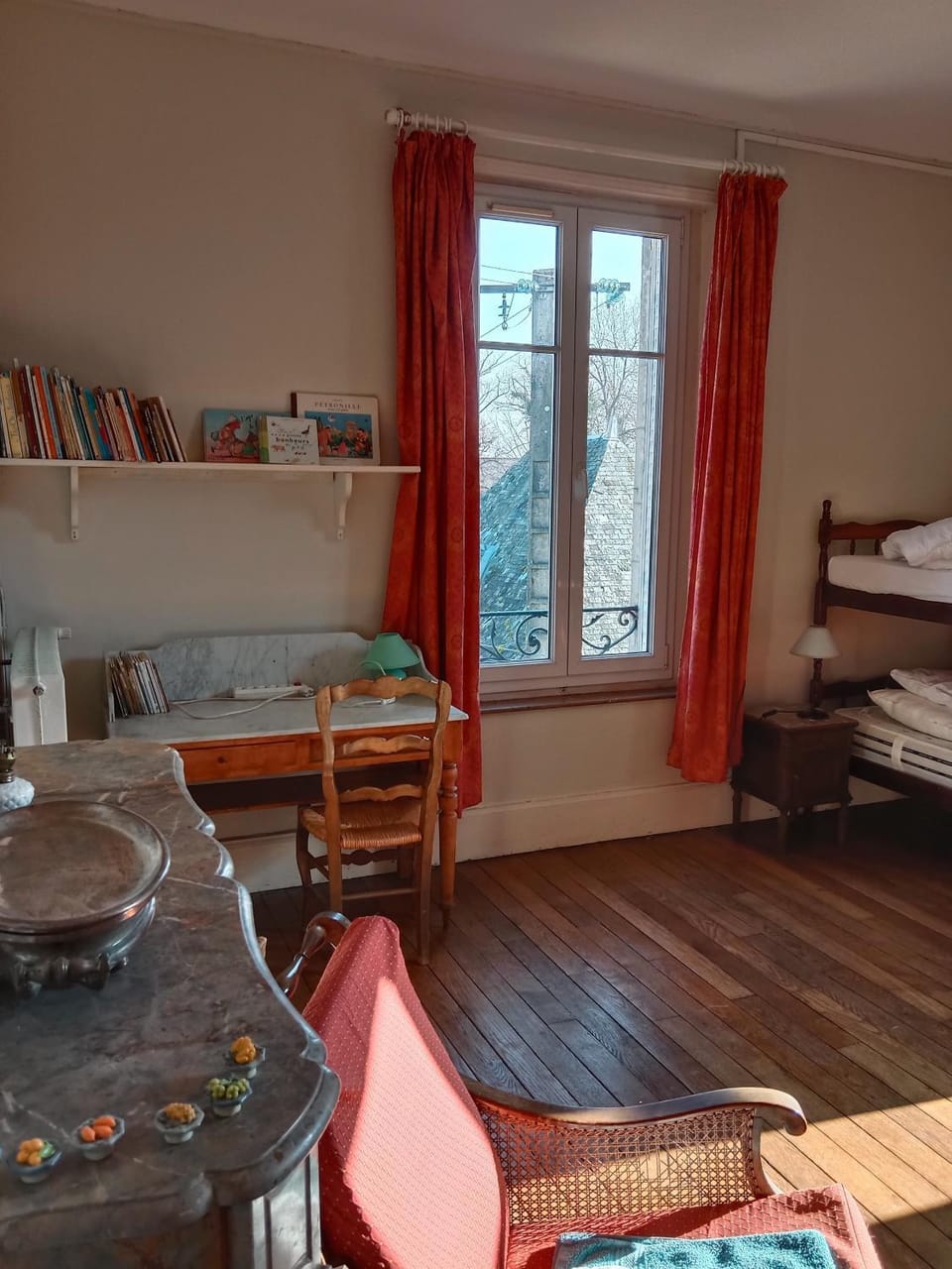 Photo of the whole room, Bedroom, hair dresser