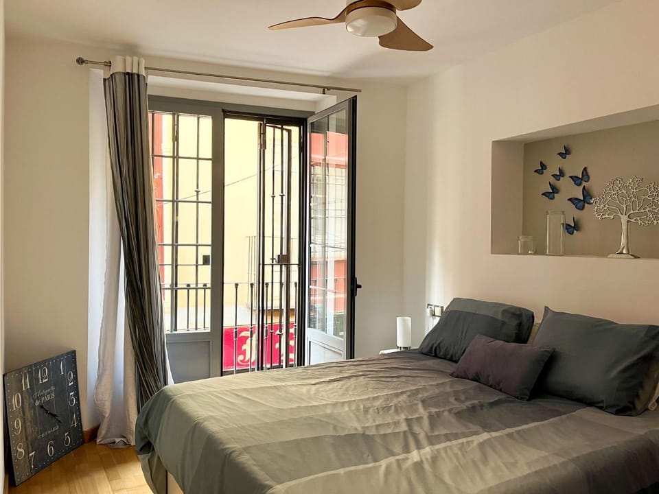 Bed, Photo of the whole room, Bedroom