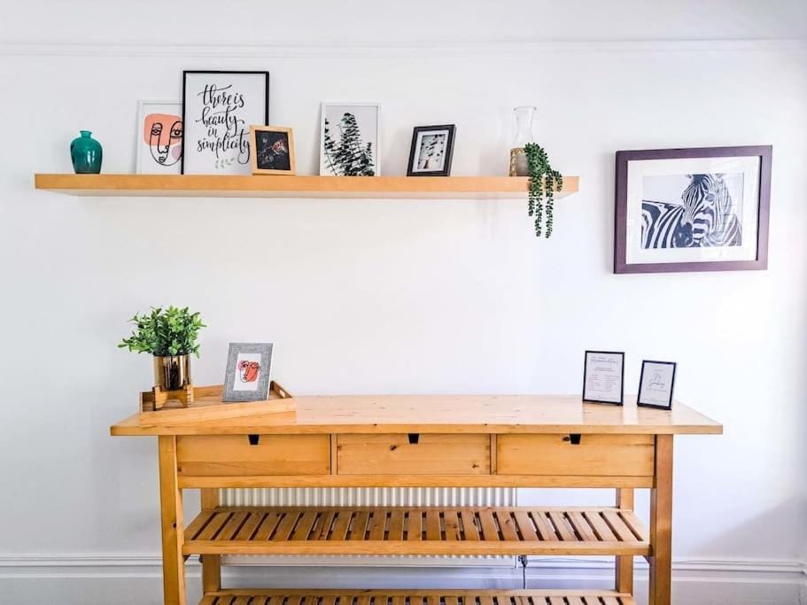 Decorative detail, hair dresser