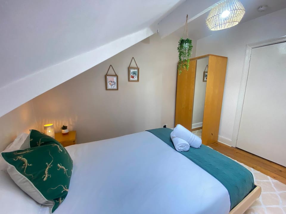 3 bed flat Cardiff Central Location Apartment in Cardiff