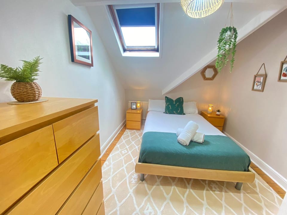 3 bed flat Cardiff Central Location Apartment in Cardiff