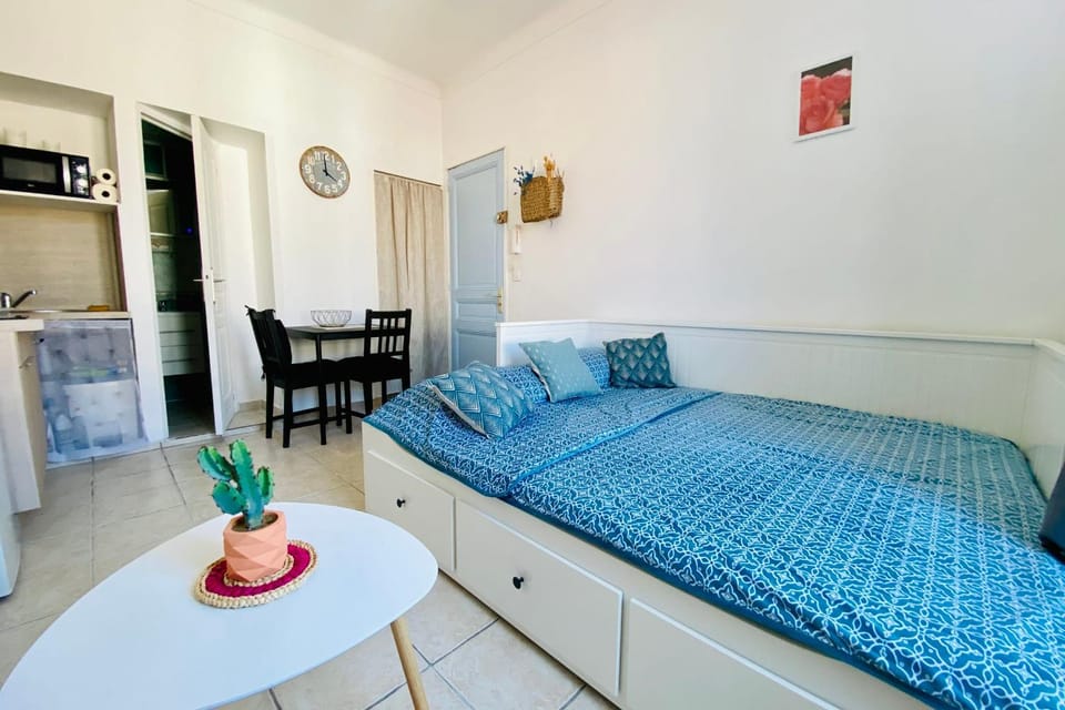 Bed, Photo of the whole room