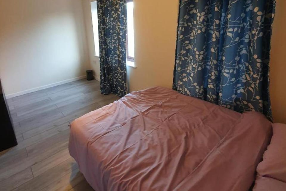 4 Bed House Sleeps 12 - Private Garden - Parking House in London Borough of Southwark