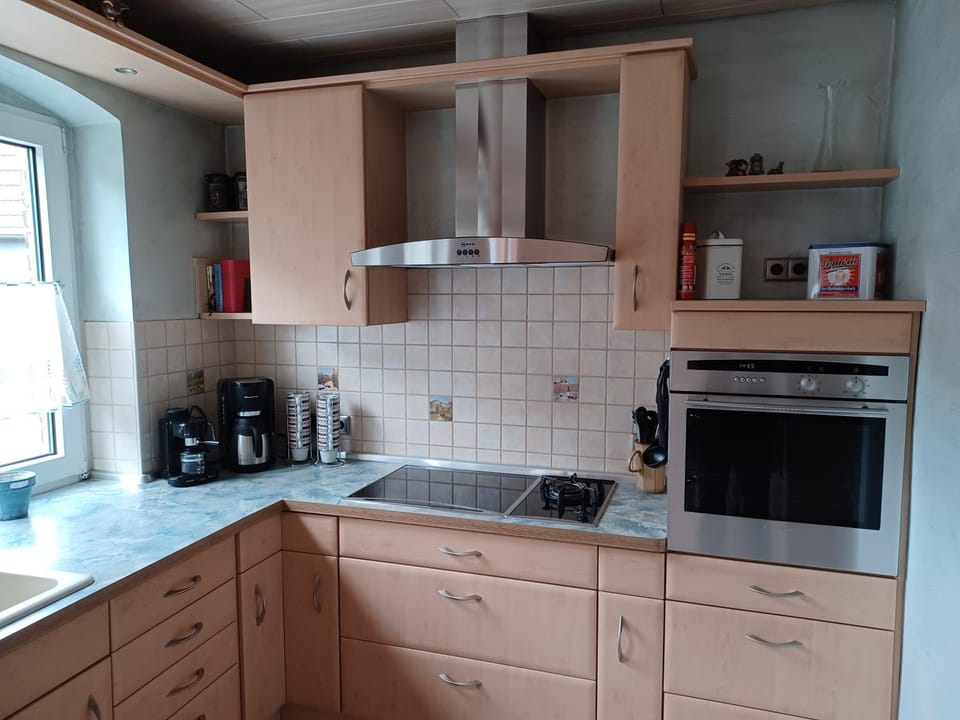 Coffee/tea facilities, Kitchen or kitchenette, pet friendly, stove, kitchen, kitchen