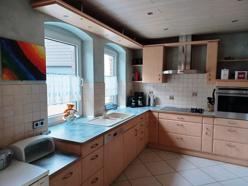 Coffee/tea facilities, Kitchen or kitchenette, dishwasher, pet friendly, stove, kitchen, kitchen