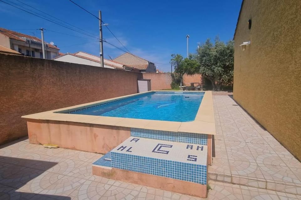 Villa Chantal proche centre ville / Piscine / Clim / Parking Villa in Occitanie