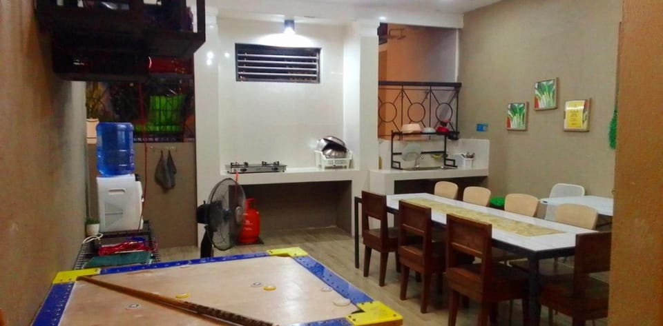 Palazzo 1 HotSpring,3Bedrooms 35to40pax, Pansol Calamba Villa in Calamba
