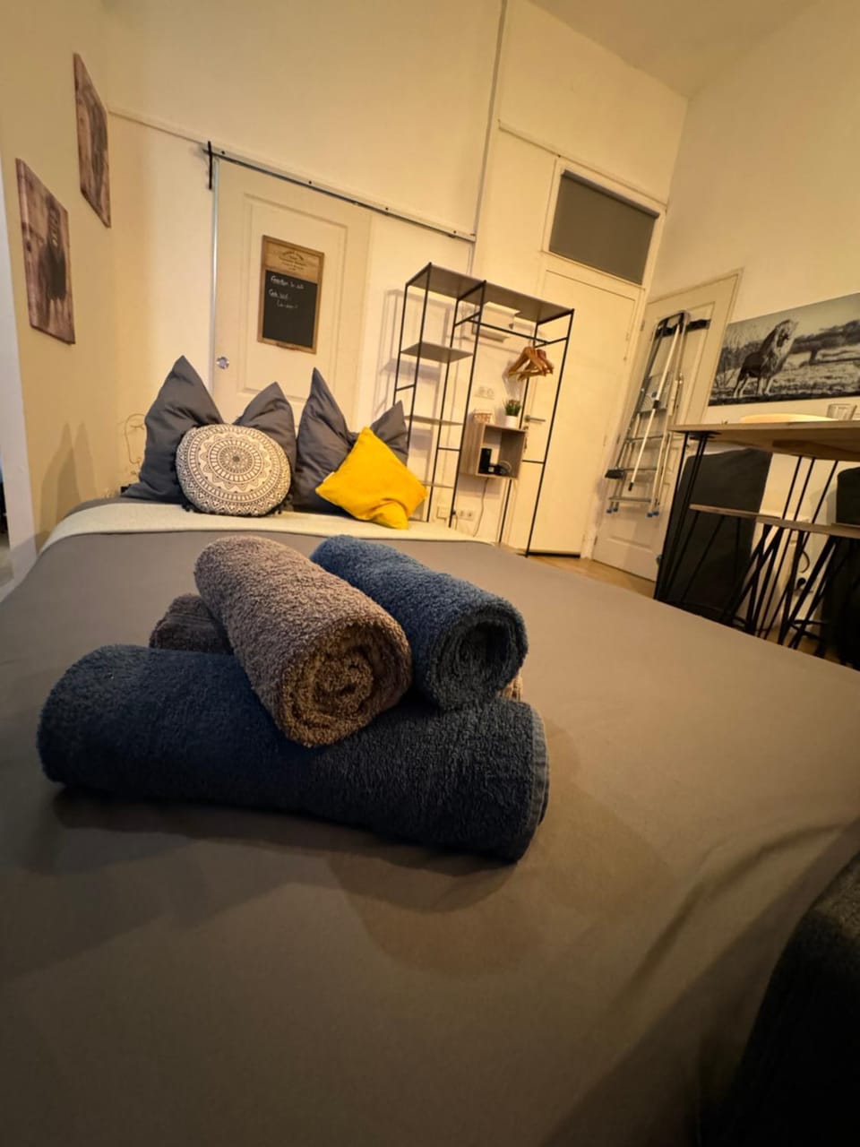 Bed, Photo of the whole room, towels