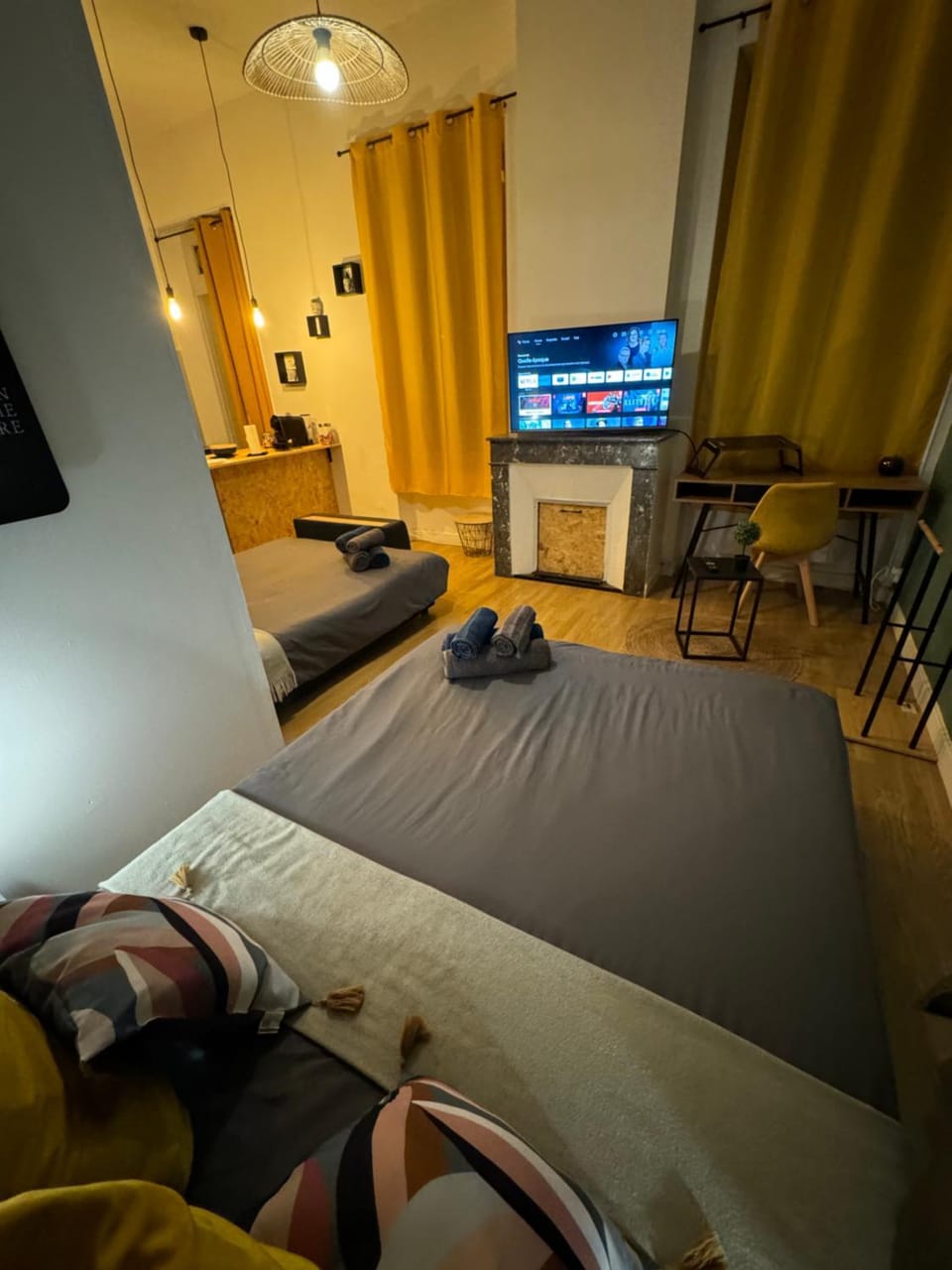 Bed, TV and multimedia, Living room, Photo of the whole room, Bedroom