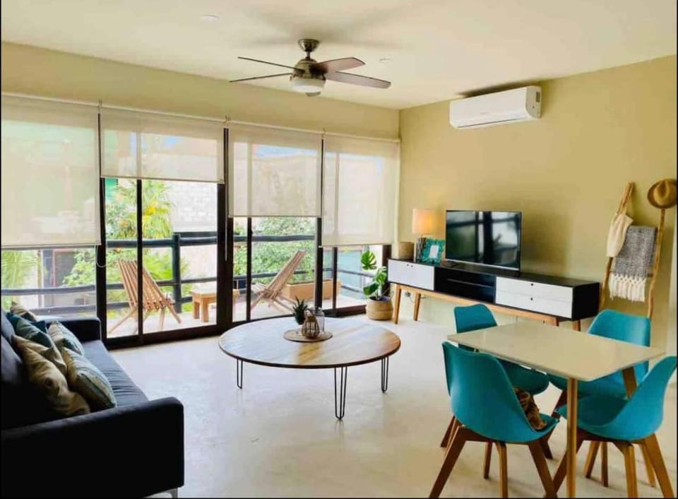 Communal lounge/ TV room, TV and multimedia