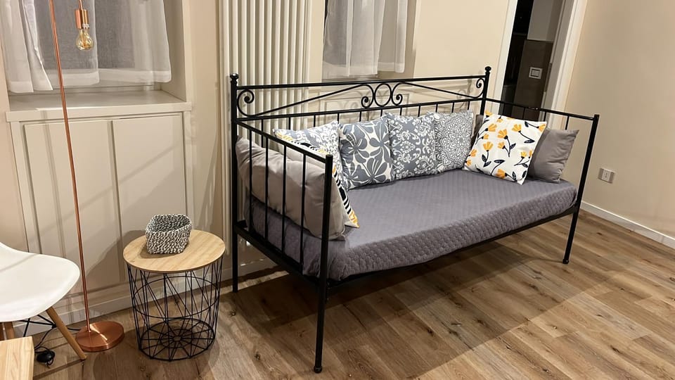 Bed, Living room