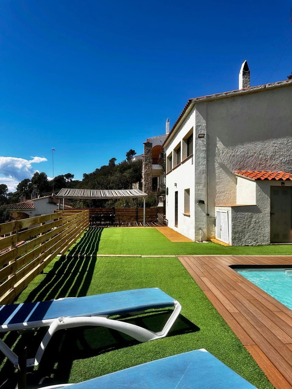 Property building, Off site, Swimming pool, sunbed