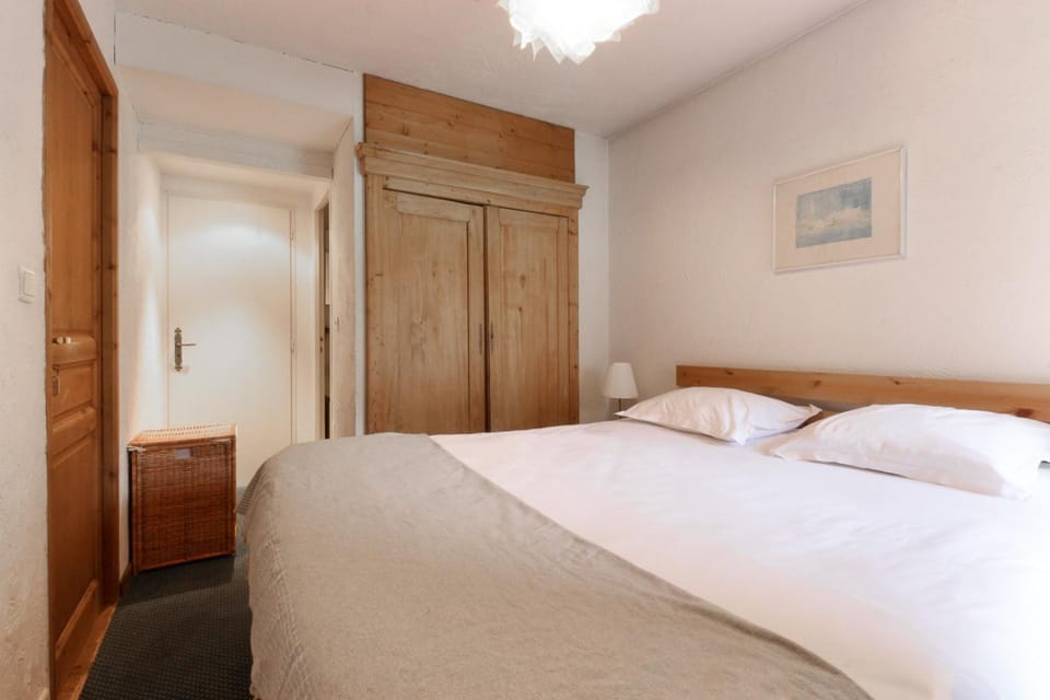 Le Chamouny- Family Apt - Central - Quiet - Hikeing & Rock Climbing Close by Apartment in Chamonix