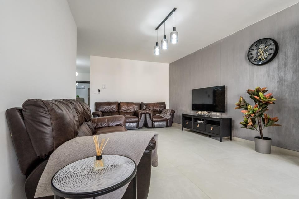 Communal lounge/ TV room, Living room, Seating area