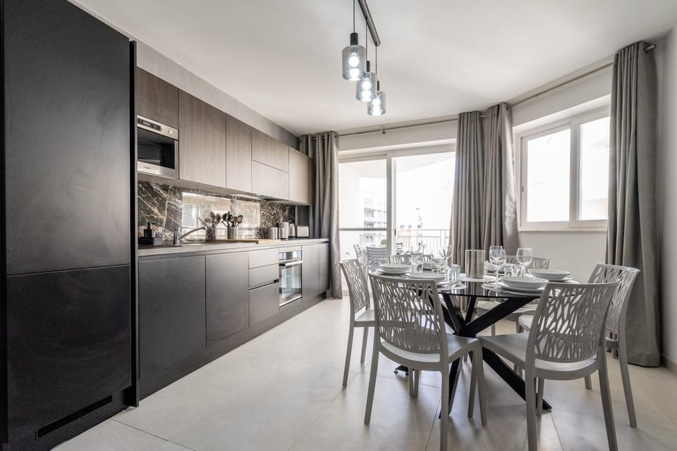 Kitchen or kitchenette, Dining area, minibar, pet friendly