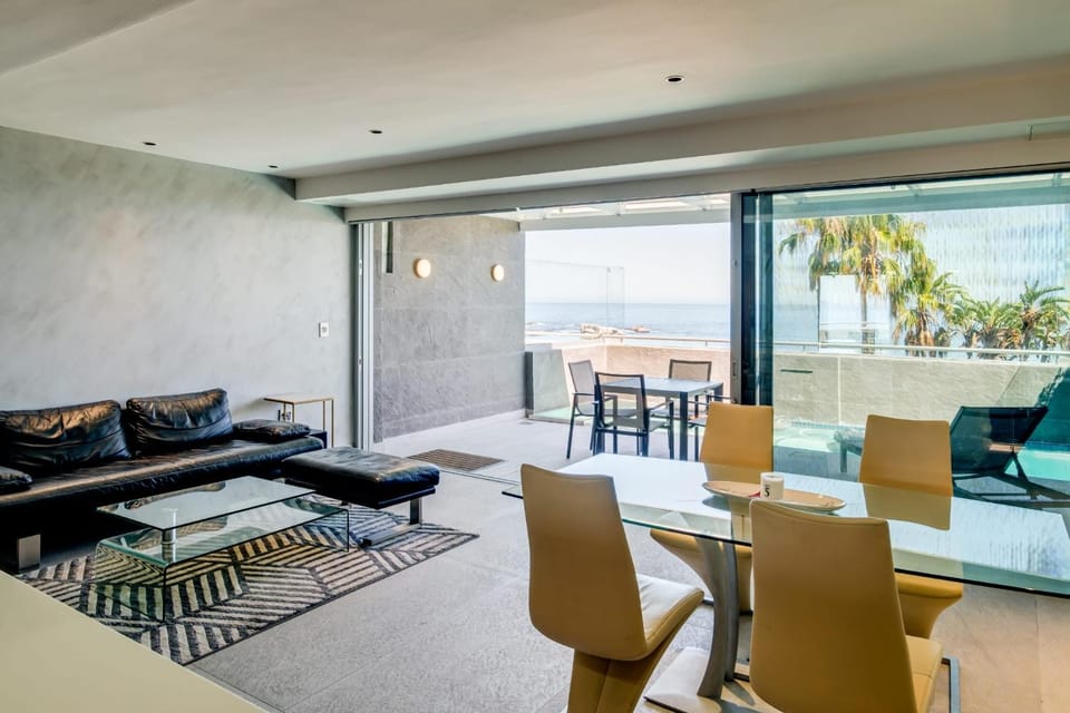 View (from property/room), Balcony/Terrace, Living room, Seating area, Dining area