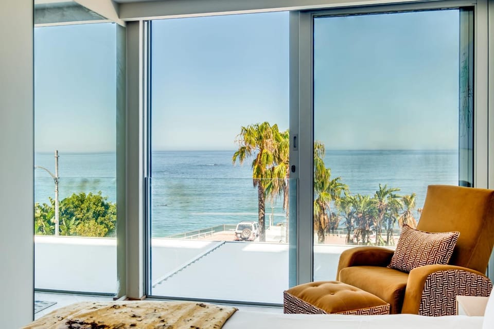 View (from property/room), Balcony/Terrace, Seating area, Sea view