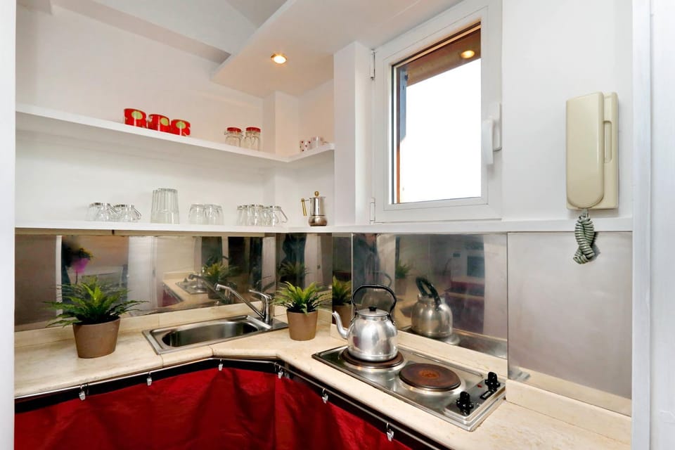 Kitchen or kitchenette