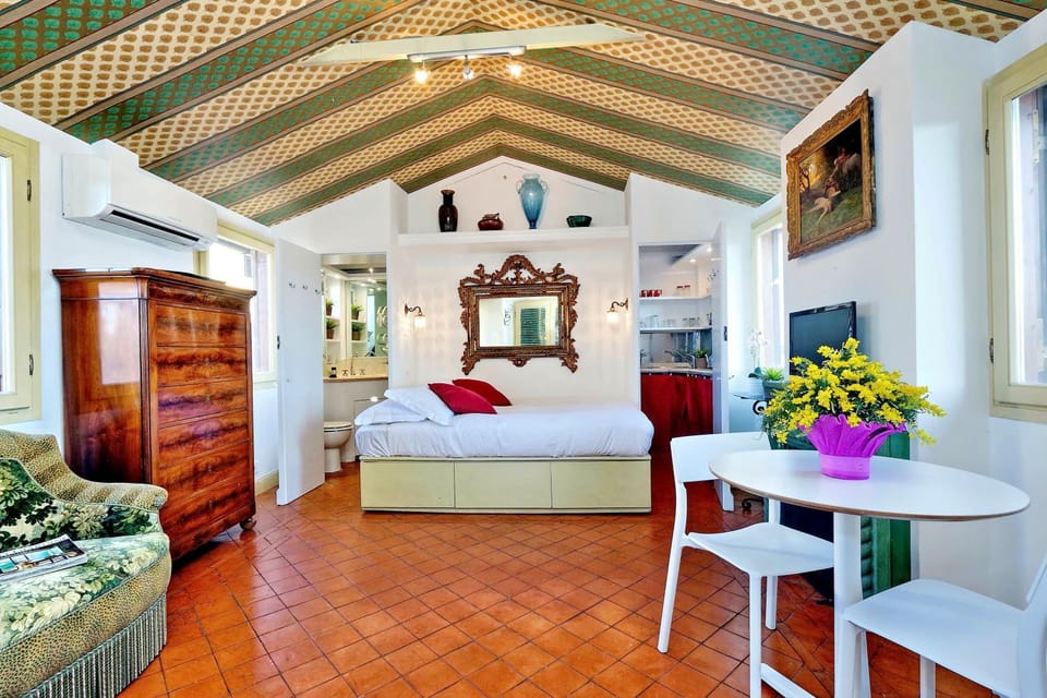 Living room, Photo of the whole room, Bedroom