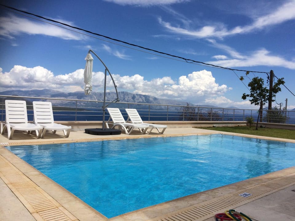 Day, Natural landscape, Pool view, Swimming pool, sunbed