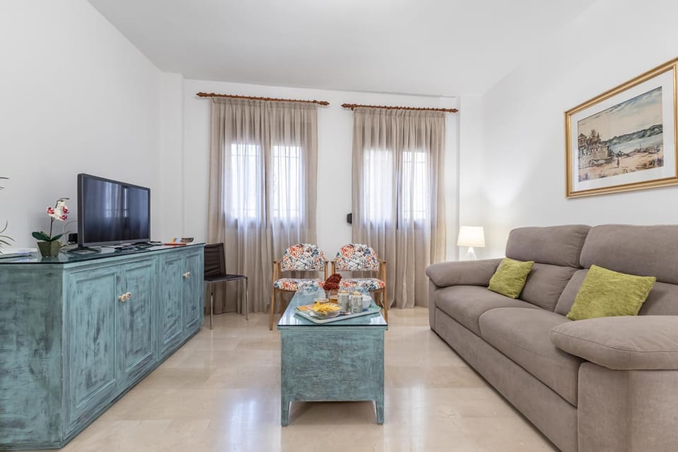 Communal lounge/ TV room, Living room