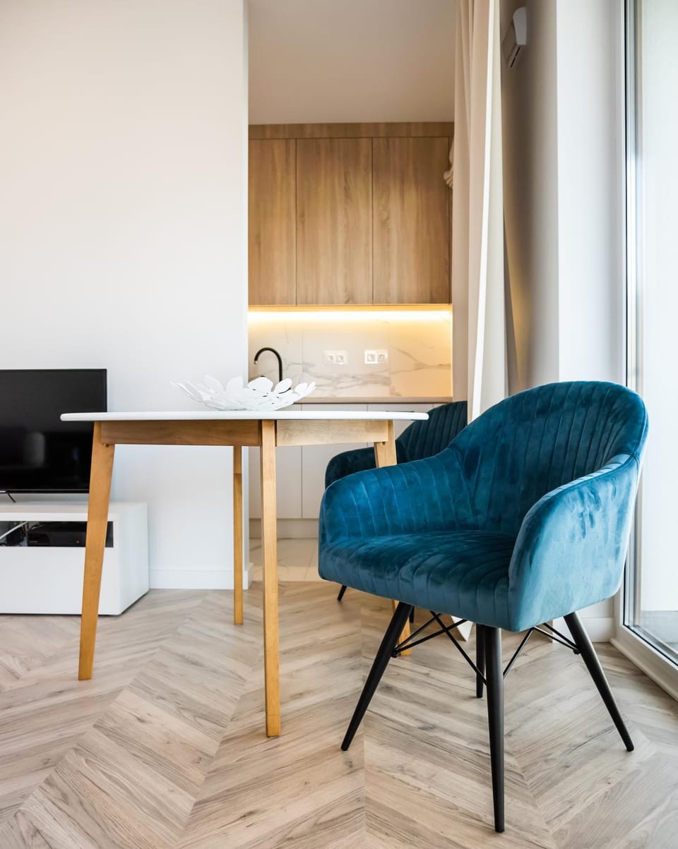TV and multimedia, Kitchen or kitchenette, Living room, Seating area, Dining area, hair dresser