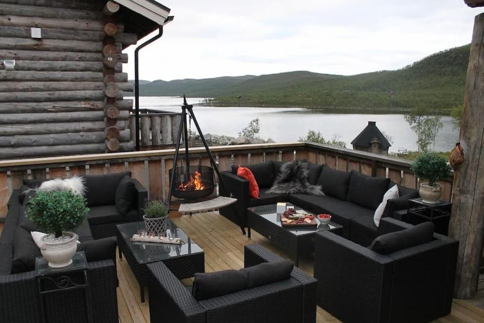 Patio, BBQ facilities, View (from property/room), Balcony/Terrace, Seating area, Lake view, Mountain view