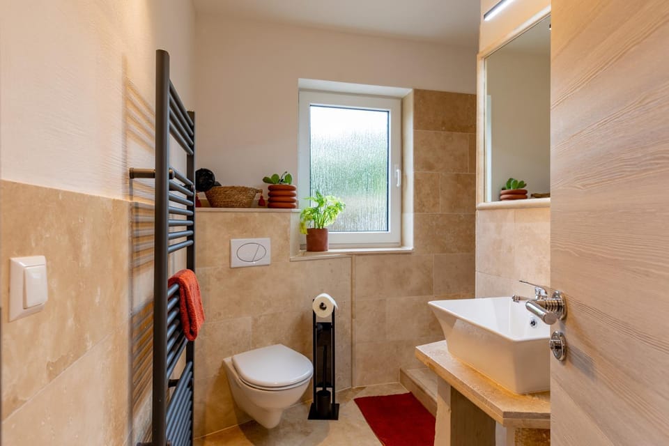 Toilet, Bathroom, towels