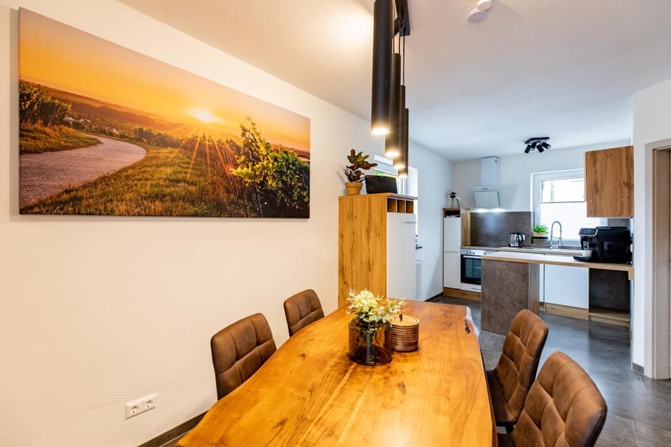 Dining area, kitchen