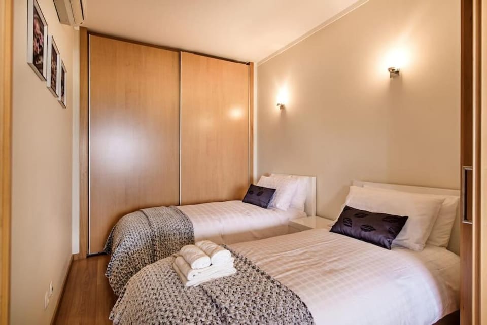 A Gaivota Ria Formosa Waterfront Lux Apart With Pool, Olhão, Algarve Apartment in Olhão