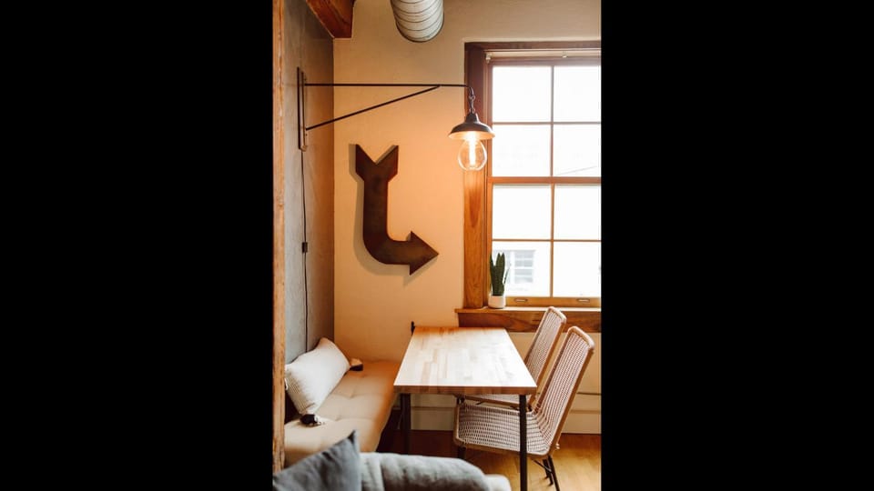 Broken Clock Apartment in Springfield