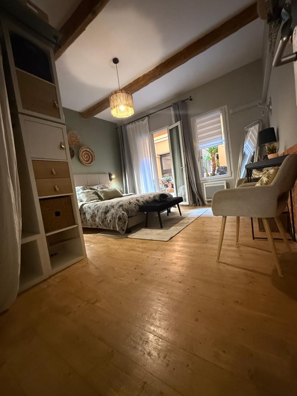 Bed, Photo of the whole room, Bedroom
