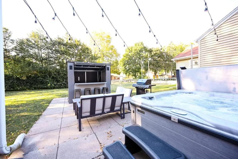 Gorgeous 3 bedroom home, minutes from Lambeau! House in Green Bay