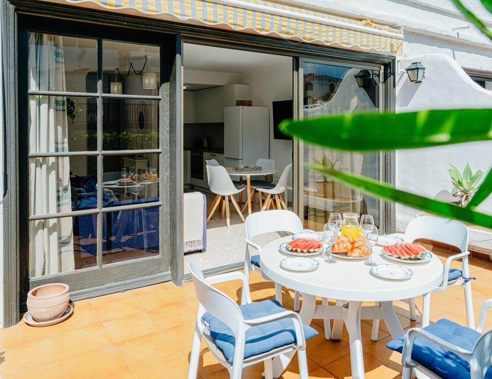Balcony/Terrace, Food and drinks, Seating area
