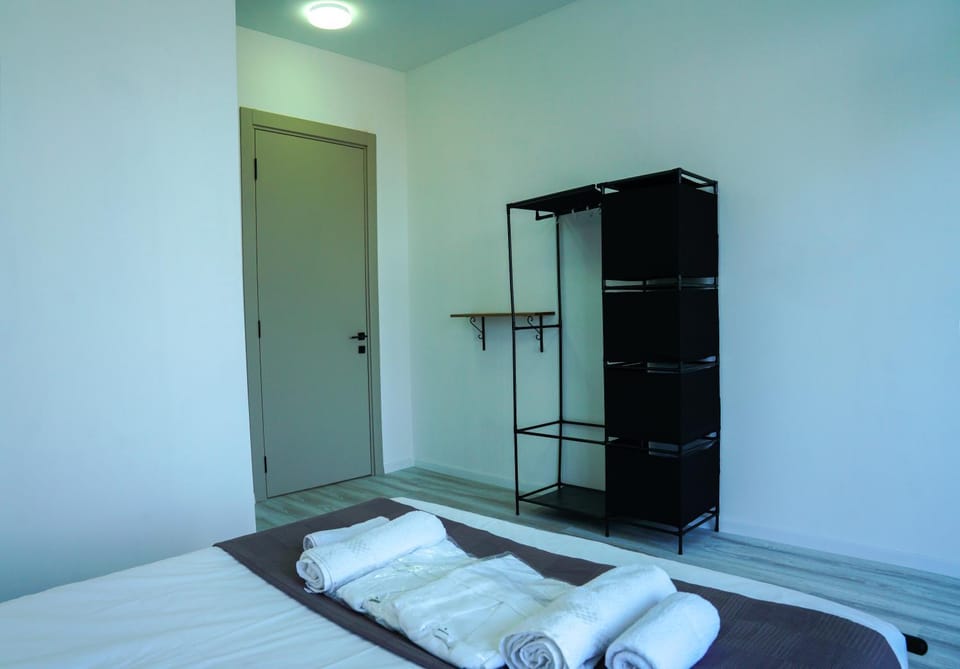 Bed, Bedroom, towels