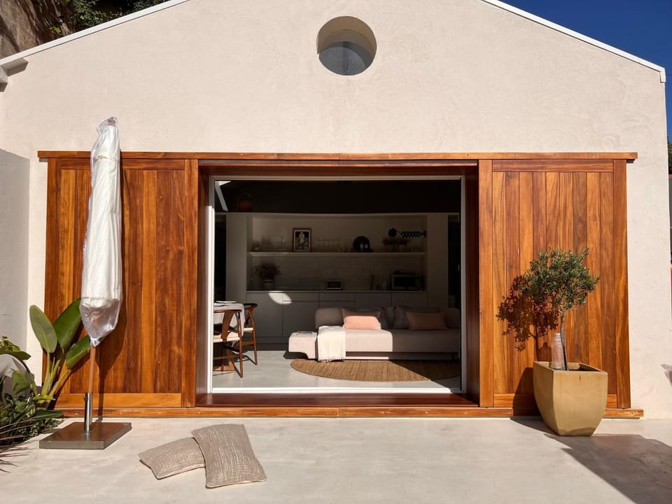 Property building, Patio, Balcony/Terrace