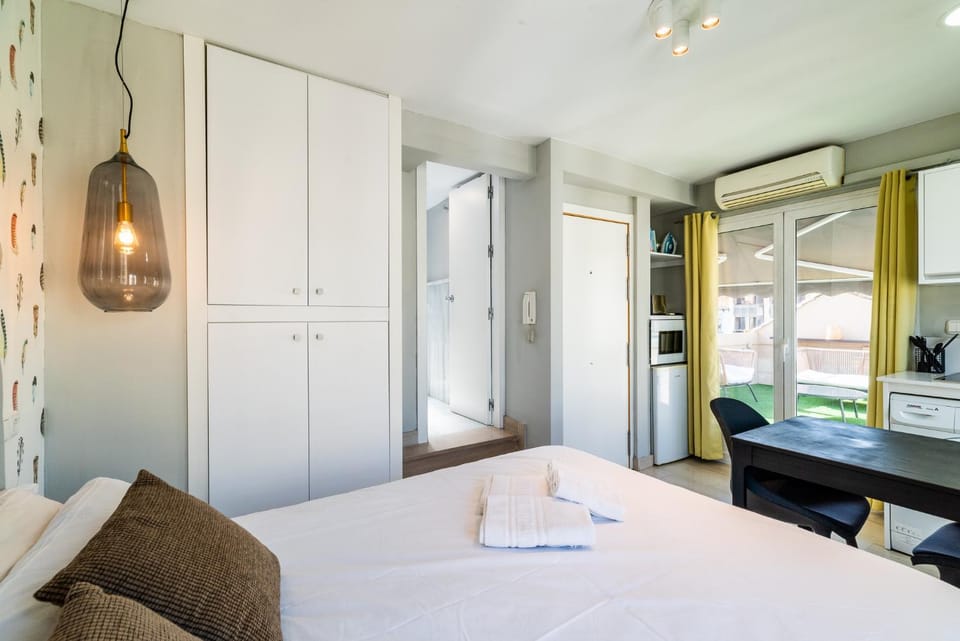 Bed, Kitchen or kitchenette, Living room, Bedroom