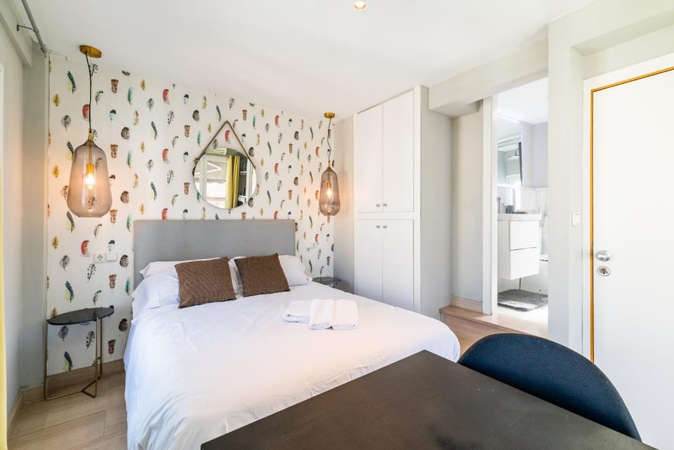 Bed, Bedroom, towels, wardrobe