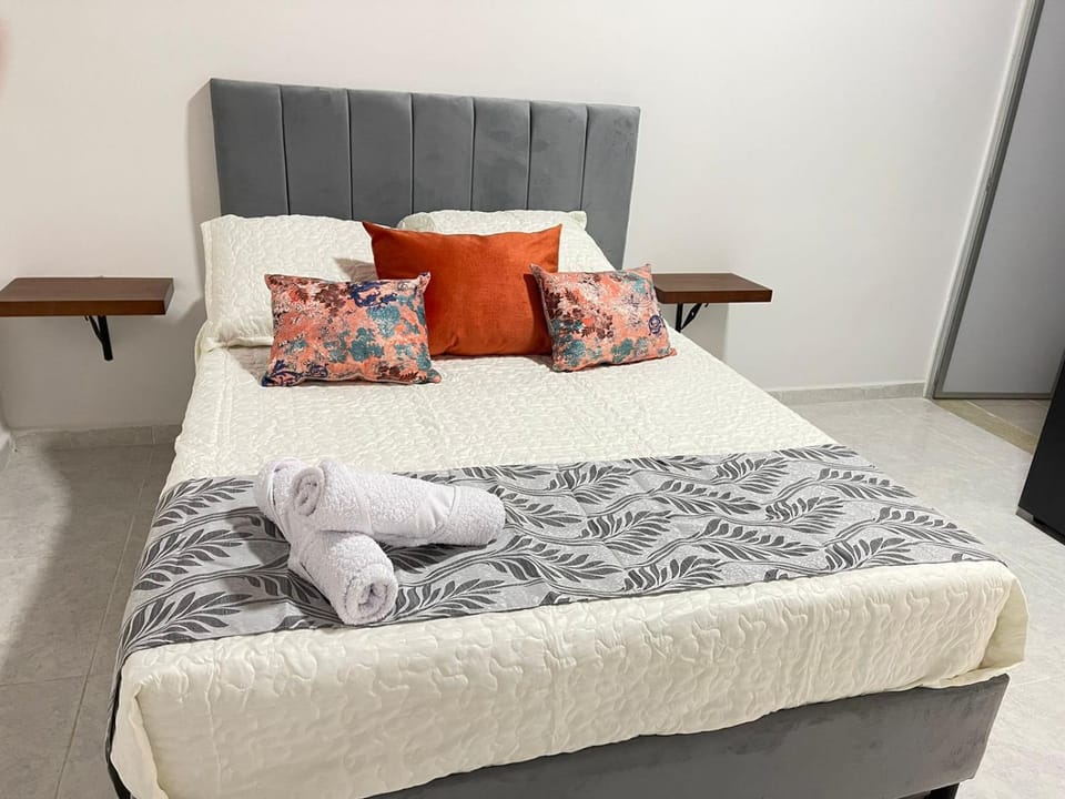 Bed, towels