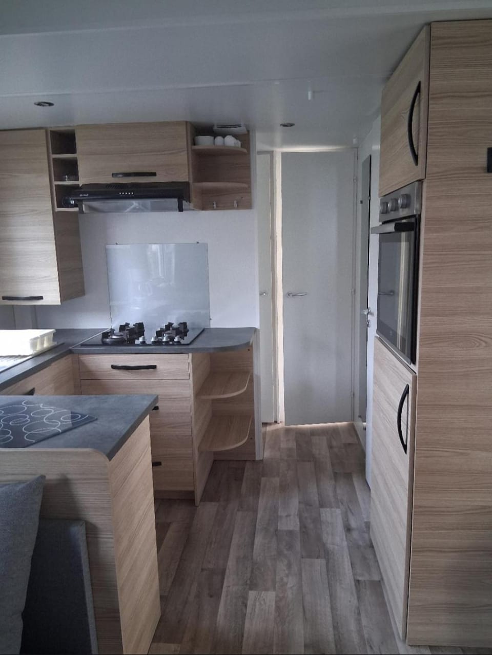 Kitchen or kitchenette, dishwasher, oven, stove