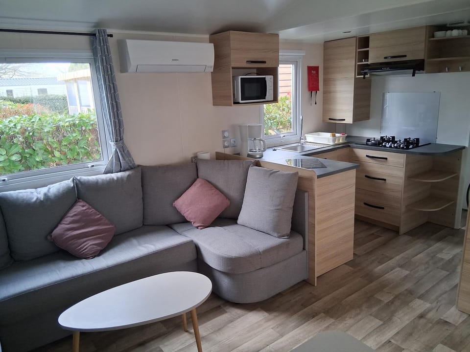 Kitchen or kitchenette, Living room