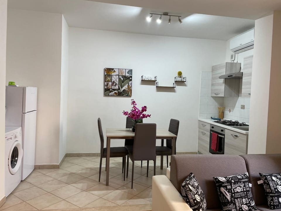 Kitchen or kitchenette, Seating area, Dining area, pet friendly